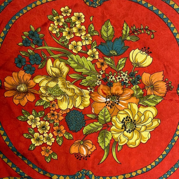 Authentic Gucci Silk Scarf for Neck, your Purse and/or Backpack - Picture 2 of 14